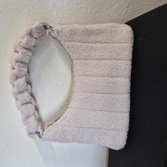 Skinnydip London Emma Fluff Shoulder Bag - Picture 7 of 7